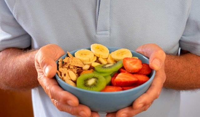 La dieta importa en pacientes con cáncer de próstata: qué comer y qué evitar para una mejor función sexual y calidad de vida