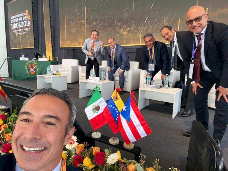 Congresso da Sociedade Peruana de Urologia 2025 em Arequipa (3/10)