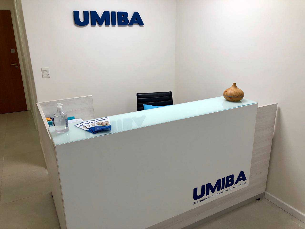 Interior institucional de la sede de UMIBA en Recoleta